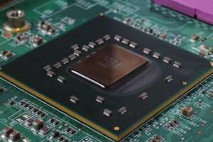 Reuters: Producătorii chinezi de cipuri AI scumpesc acceleratoarele pe fondul crizei de memorii HBM